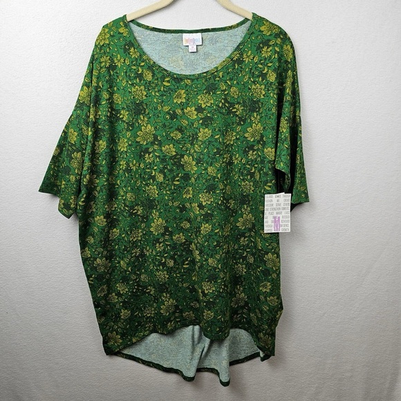 LuLaRoe Tops - 💚 3/$15 Green Floral Women’s Shirt C